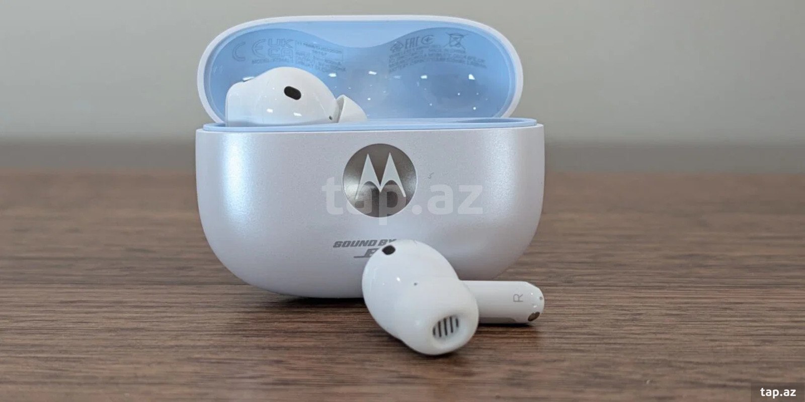 Simsiz qulaqlıq Motorola Moto Buds 2 Plus by Bose bright