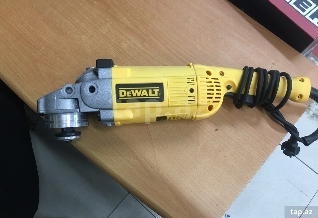 Laqunda "Dewalt" — 1